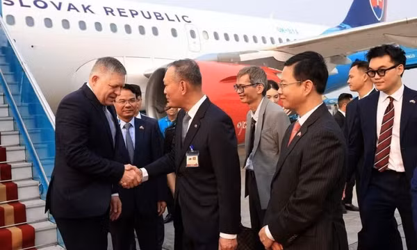 Thủ tướng Cộng hòa Slovakia Robert Fico bắt đầu thăm chính thức Việt Nam