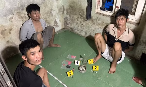 Bắt quả tang nhóm đối tượng sử dụng ma túy, thu giữ 554 viên hồng phiến