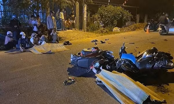 Xe máy tông nhau, 2 người tử vong tại chỗ
