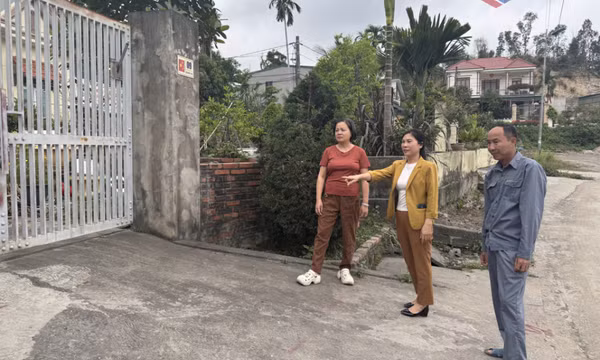 Nữ cán bộ mặt trận tận tụy với nhân dân