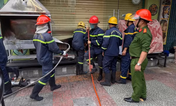 Khánh Hoà: Cháy nhà hàng, 5 người thoát thân qua cửa sổ