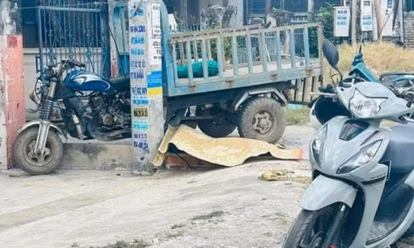 Va chạm cùng chiều, xe ba bánh tông tường, tài xế tử vong