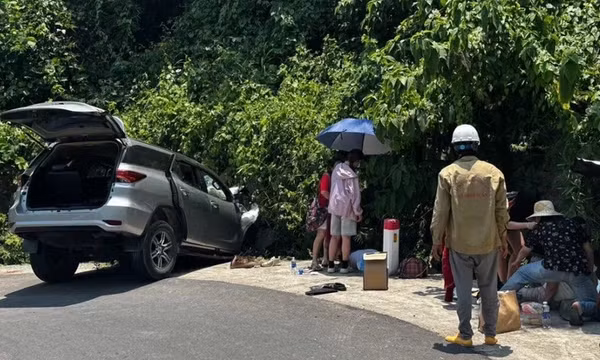 Ô tô biển số TP.HCM mất lái trên đường đèo Hòn Bà, 1 người thiệt mạng