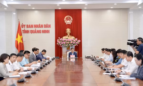 Chủ tịch UBND tỉnh Bùi Văn Khắng chủ trì làm việc với đối tác Hoa Kỳ về đầu tư cảng Con Ong - Hòn Nét