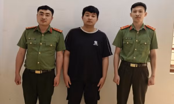 Thêm một người trong đường dây Gen Z lừa đảo 15 tỉ đồng ra đầu thú