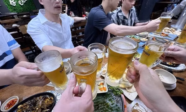 Uống rượu bia trong giờ làm việc, bán rượu bia cho người chưa đủ 18 tuổi bị phạt 3 triệu đồng