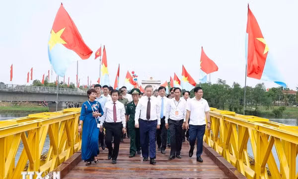Tổng Bí thư, Chủ tịch nước dự Lễ Thượng cờ "Thống nhất non sông"
