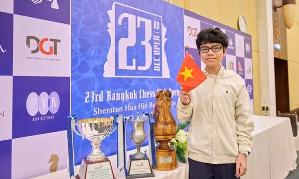 Kỳ thủ Việt Nam 15 tuổi ngoạn mục đánh bại Đại kiện tướng hạng 3 cờ vua thế giới