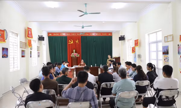 Trưởng Ban Tổ chức Tỉnh ủy dự sinh hoạt chi bộ thôn Nà Phạ, xã Bình Liêu