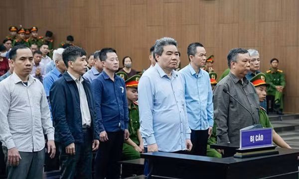 Cựu Thứ trưởng Hoàng Văn Thắng bị tuyên 4 năm tù vì nhận hối lộ 200.000 USD