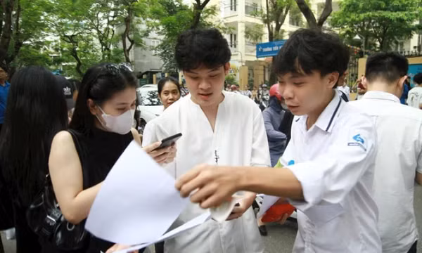 Vì sao số lượng thí sinh đăng ký miễn thi ngoại ngữ năm 2026 sụt giảm?