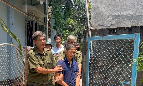 Mâu thuẫn, chồng dùng kéo đâm vợ gục tại chỗ