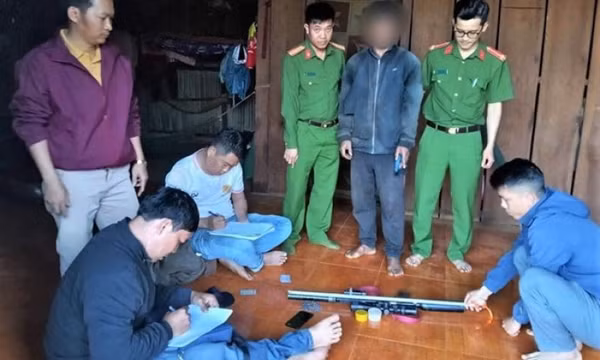 Tuần tra biên giới, phát hiện đối tượng tàng trữ súng và 95 viên đạn