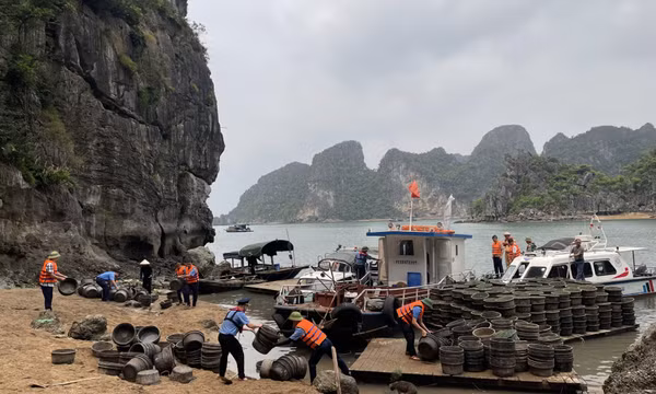 Yêu cầu chấm dứt ngay hoạt động nuôi trồng thủy sản trái phép trên Vịnh Hạ Long