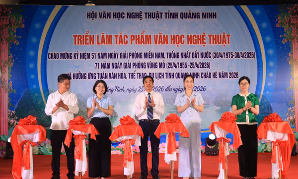 Triển lãm tác phẩm VHNT hưởng ứng Tuần Văn hóa, Thể thao và Du lịch Quảng Ninh chào hè 