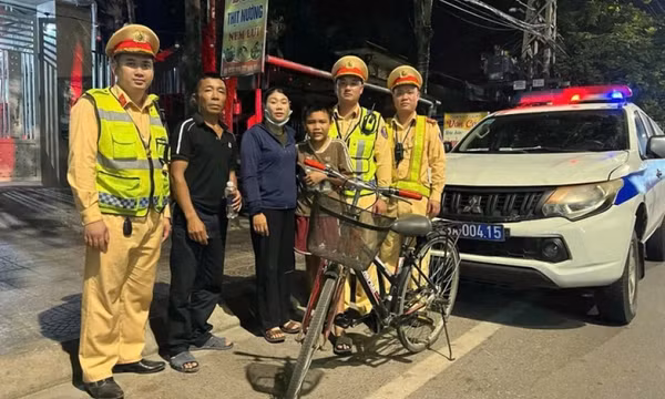 Cháu bé lạc đường đạp xe 150km từ Hà Tĩnh vào Quảng Trị giữa đêm khuya