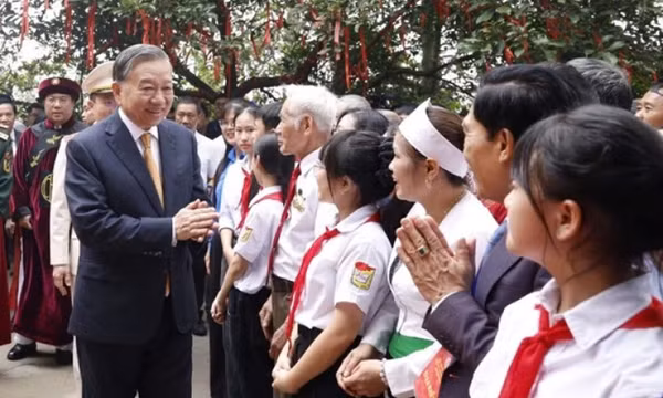 Tổng Bí thư, Chủ tịch nước Tô Lâm gặp gỡ, nói chuyện với bà con tại Đền Hùng