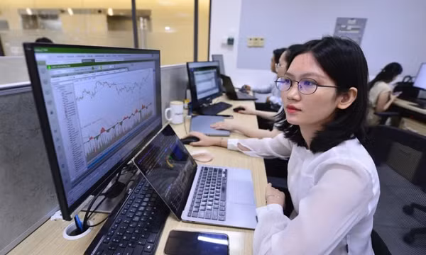 VN-Index tăng 4 phiên liên tiếp, vượt 1.800 điểm nhưng 'xanh vỏ đỏ lòng'