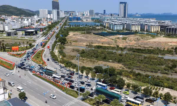 Giao thông Quảng Ninh đông đúc trong ngày đầu nghỉ lễ