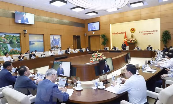 Phiên họp Ủy ban TV Quốc hội: Cử tri kiến nghị sớm cải cách tiền lương