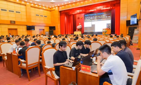  Phát triển ứng dụng công nghệ thông tin