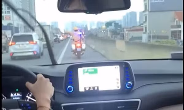 Sự thật clip CSGT dẫn đường cho xe cá nhân đi làn khẩn cấp trên vành đai 3