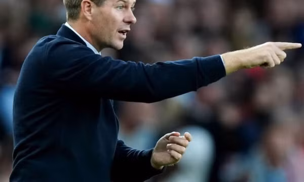 Steven Gerrard phá vỡ im lặng trước nguy cơ bị sa thải