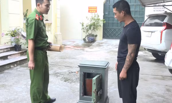 Hai đạo chích “dày đặc” tiền án rủ nhau trộm két lấy vàng