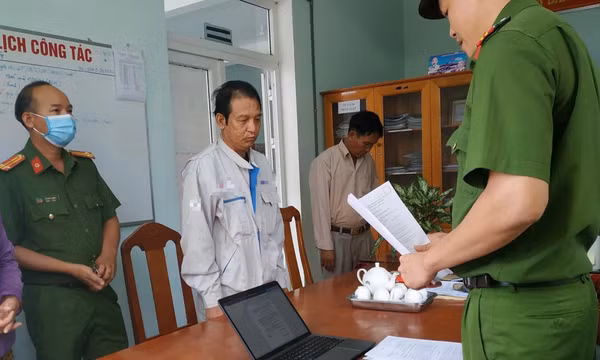Bắt tạm giam gã hàng xóm hiếp dâm cháu gái 9 tuổi gần nhà