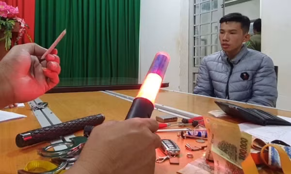 Giả công an lừa tiền học sinh