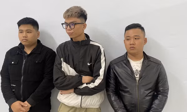Bắt nhóm trộm điện thoại tại Điện máy Xanh trong đêm "đại hồng thủy"