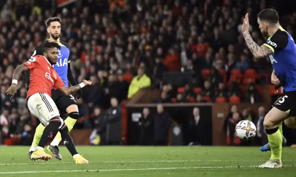 Man Utd thắng áp đảo Tottenham