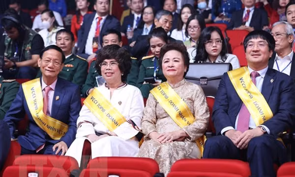 Tôn vinh top 10 doanh nhân Việt Nam tiêu biểu năm 2022