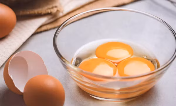 Những người không nên ăn lòng đỏ trứng để tránh bị đột quỵ