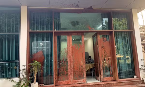 Hà Nội: Bắt nhóm đối tượng "khủng bố" bằng mắm tôm, dầu luyn