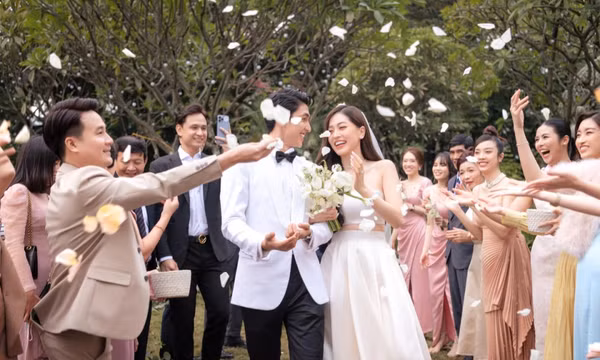 Phương Nga và Bình An ngọt ngào nói về nhau trong lễ thành hôn