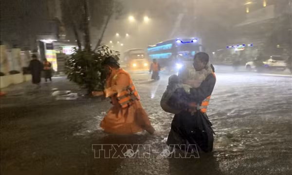 Thời tiết ngày 15/10: Trung Bộ tiếp tục có mưa to, có nơi mưa rất to