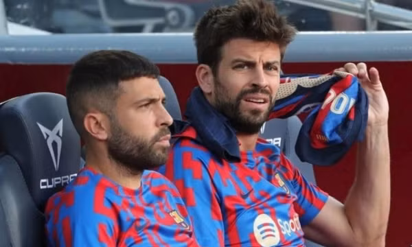Barca muốn Pique và Alba rời CLB