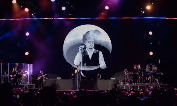 Thái Vũ bật khóc, khán giả Hà Nội vỡ òa trong concert Một vạn năm