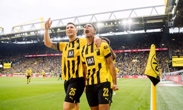 Vé trận Việt Nam - Dortmund rẻ nhất là 800.000 đồng