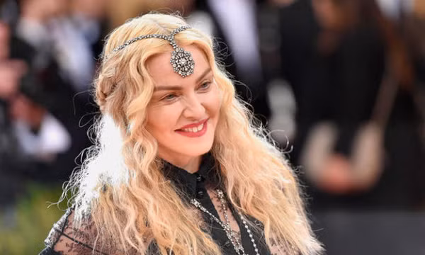 Madonna bất ngờ công khai là người đồng tính