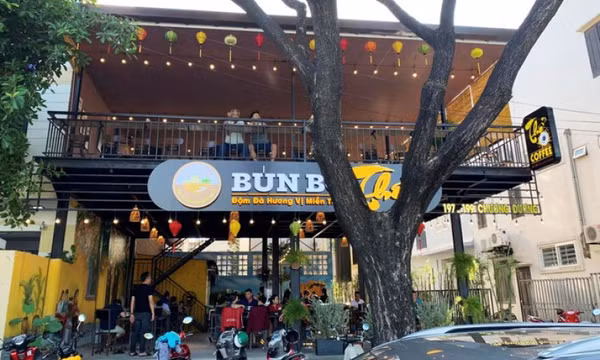 Đình chỉ công tác cán bộ ném tiền tung tóe ở Đà Nẵng