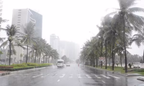 Phía Đông Bắc Bộ ngày nắng, đêm có mưa rào, dông vài nơi
