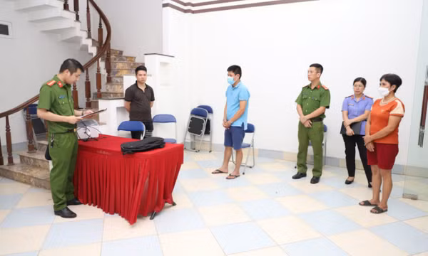 Chủ tịch Hội đồng thành viên cùng nhân viên sử dụng "quân xanh", "quân đỏ" đấu thầu đất