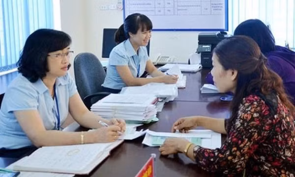 Quy định về nghỉ hưu ở tuổi cao hơn đối với cán bộ, công chức giữ chức vụ lãnh đạo, quản lý
