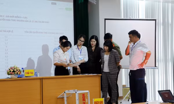Đấu giá quyền khai thác khoáng sản đất đá, làm vật liệu san lấp mặt bằng