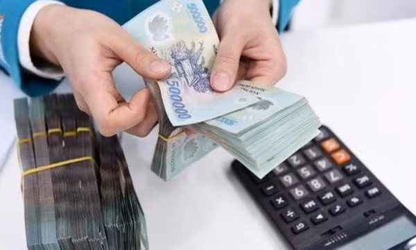 Một lượng tiền lớn được rút khỏi thị trường