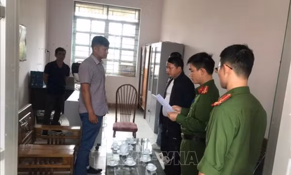 Bắt nguyên Phó Giám đốc Văn phòng đăng ký đất đai vì nhận tiền làm sổ đỏ