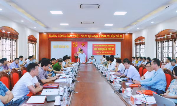 Phó Bí thư Thường trực Tỉnh ủy Ngô Hoàng Ngân dự hội nghị lần thứ 11 Ban Chấp hành Đảng bộ TX Quảng Yên