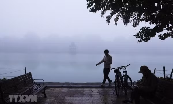 Phía Đông Bắc Bộ có mưa vài nơi, sáng sớm có nơi có sương mù, trưa chiều giảm mây trời nắng